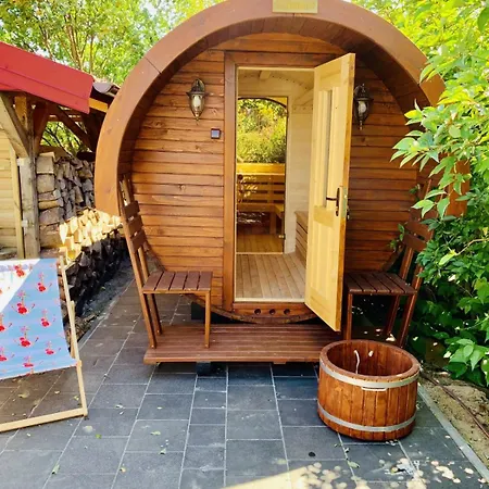 Pod Lipami Daire